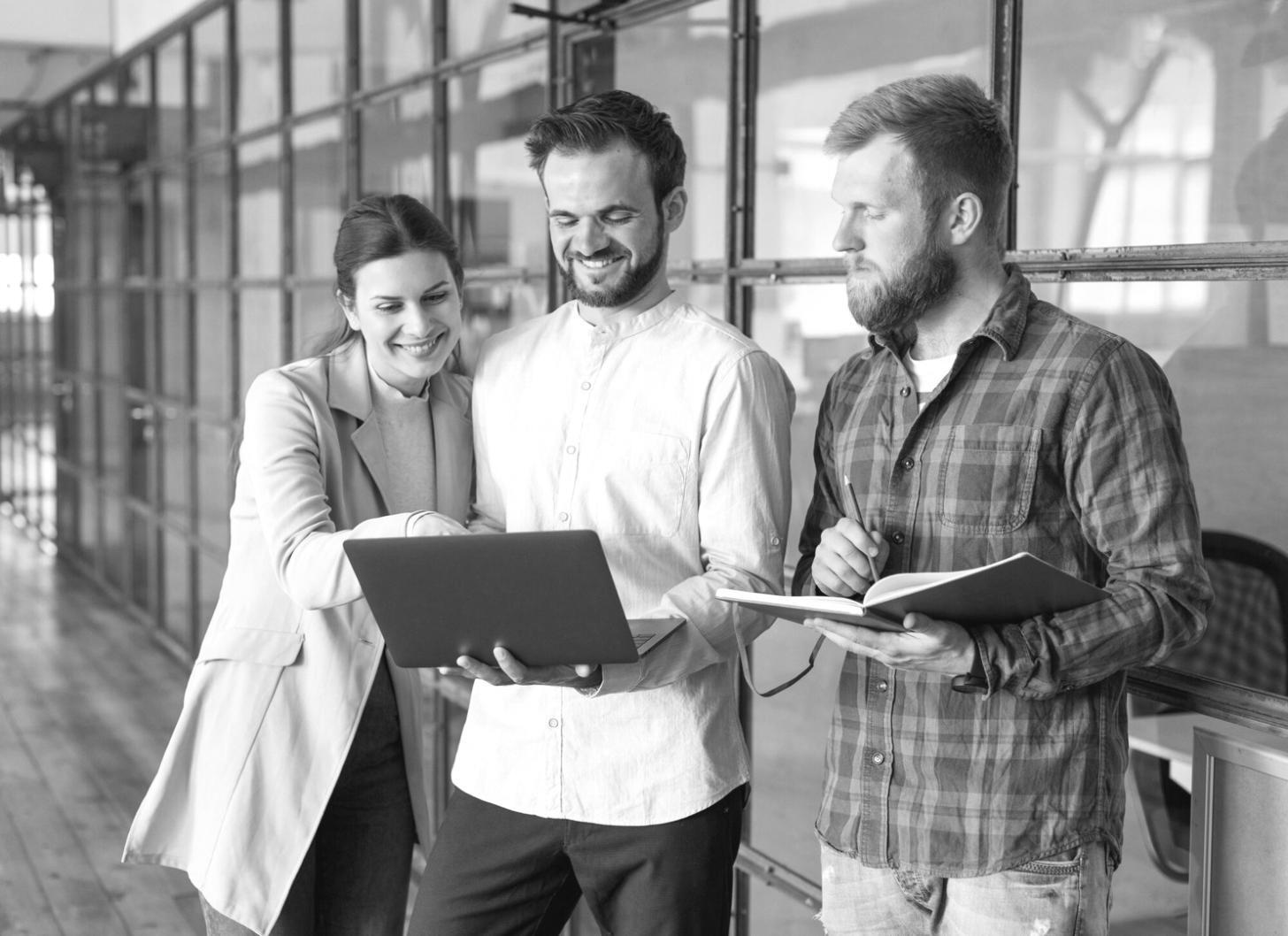 Análisis financiero profesional con datos presupuestarios